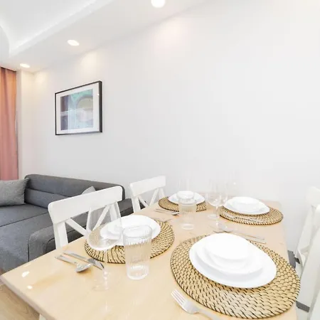 Fully Furnished Spacious Flat In Muratpasa Apartment